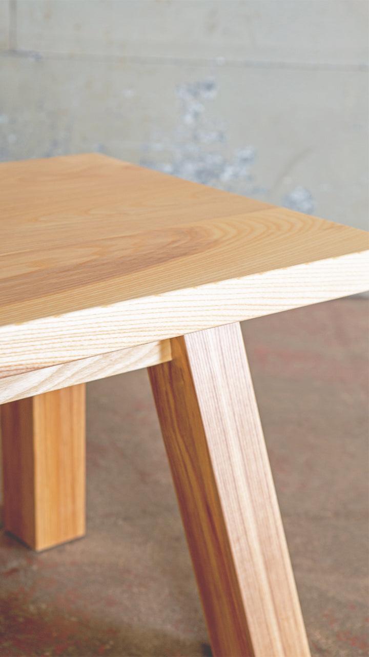 wooden bench - wood grain detail
